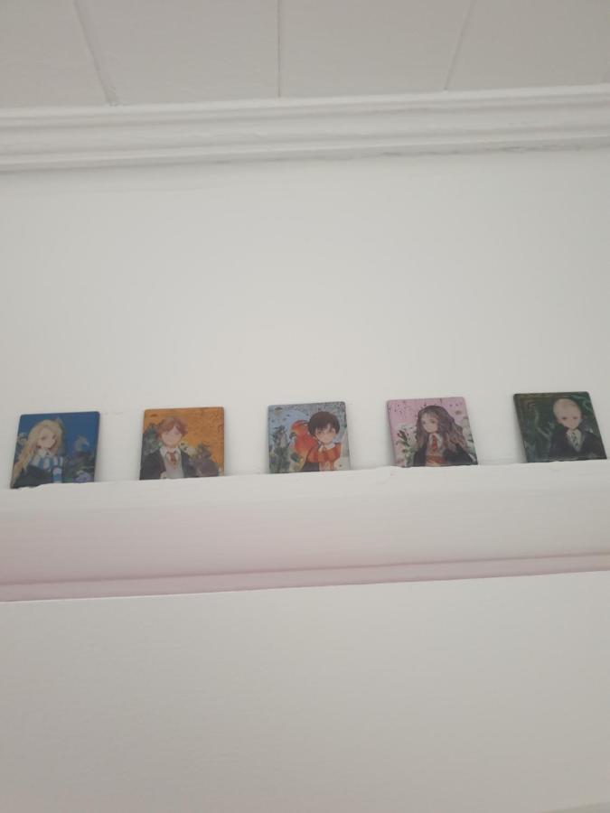 Harry Potter Theme Double Room In Shared House Уотфорд Екстериор снимка